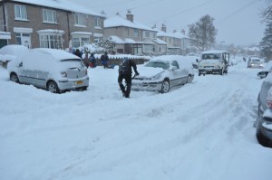Digging out a car, Crosspool, 1 December 2010